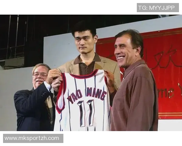 姚明父亲年轻时的篮球梦想与成就如何影响了姚明的职业生涯