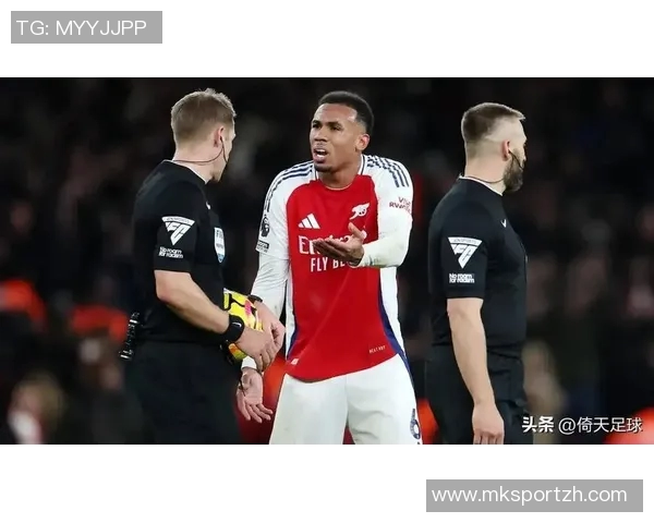 英超激战：AC米兰逆转曼联红牌争议引发全场热议