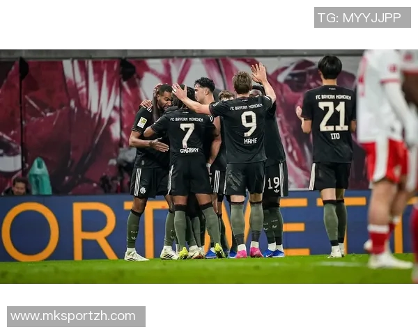 德甲激战:里昂大胜热刺帽子戏法引发争议判罚全场沸腾 德甲激战:里昂大胜热刺帽子戏法引发争议判罚全场沸腾