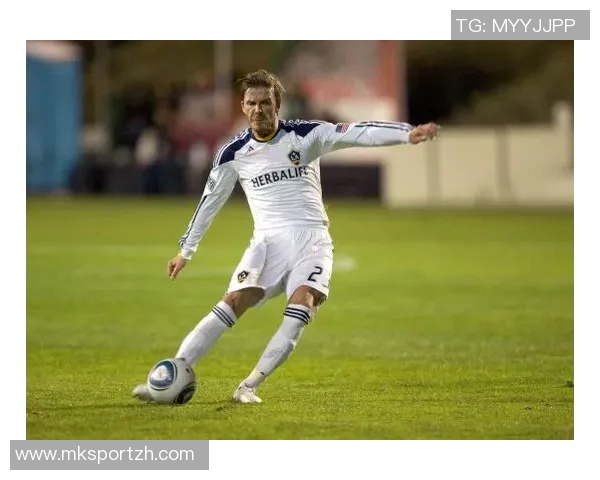 友谊赛精彩回顾:那不勒斯逆转阿森纳神扑瞬间引发全场狂欢 友谊赛精彩回顾:那不勒斯逆转阿森纳神扑瞬间引发全场狂欢