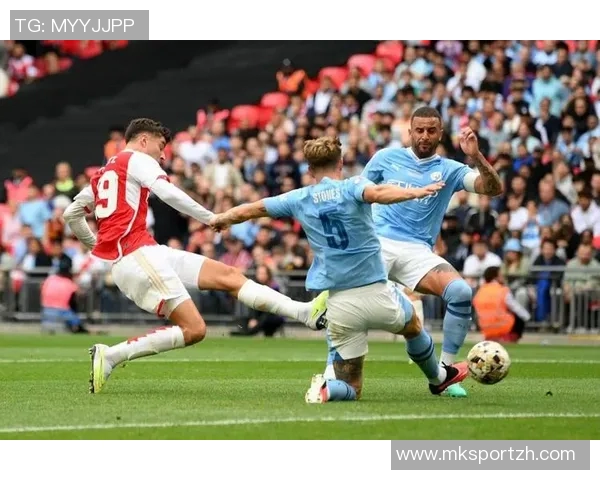 英超激战利物浦与阿森纳战成平局争议判罚引发全场热议