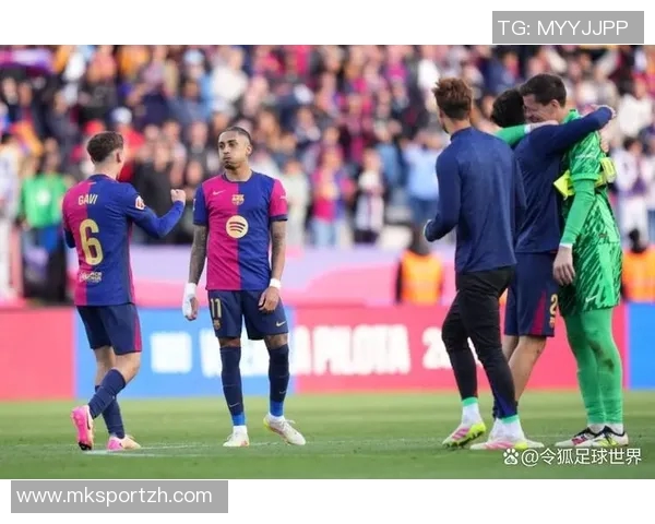 意甲精彩对决巴萨4-3逆转曼联帽子戏法点燃全场激情